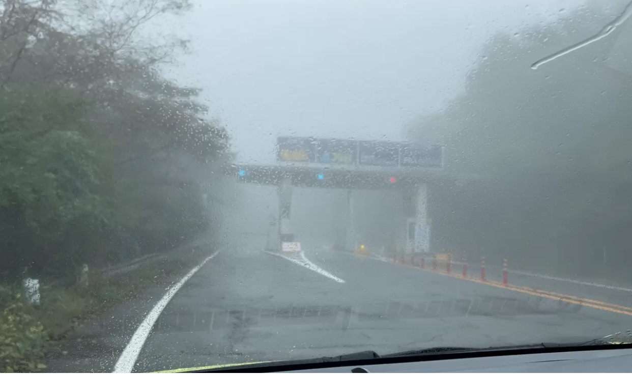 Foggy road going to Grinpa