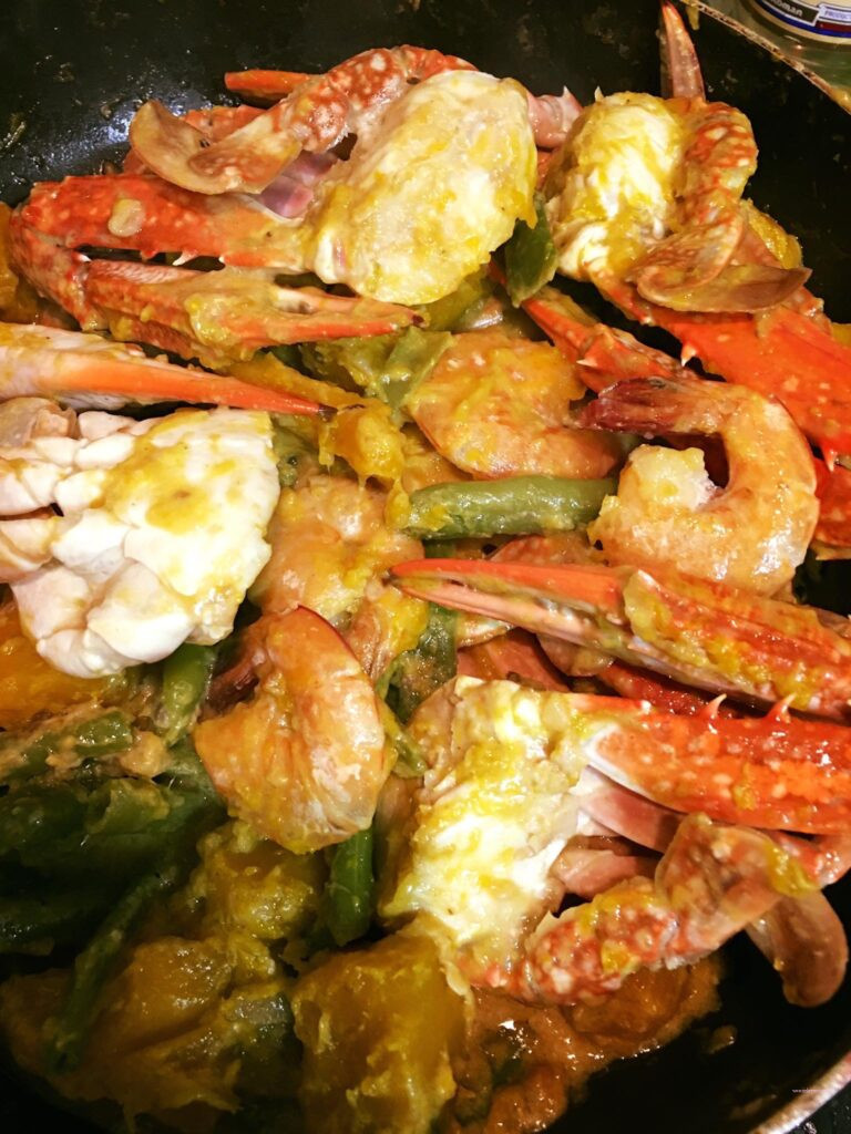 mixed seafoods with coconut milk