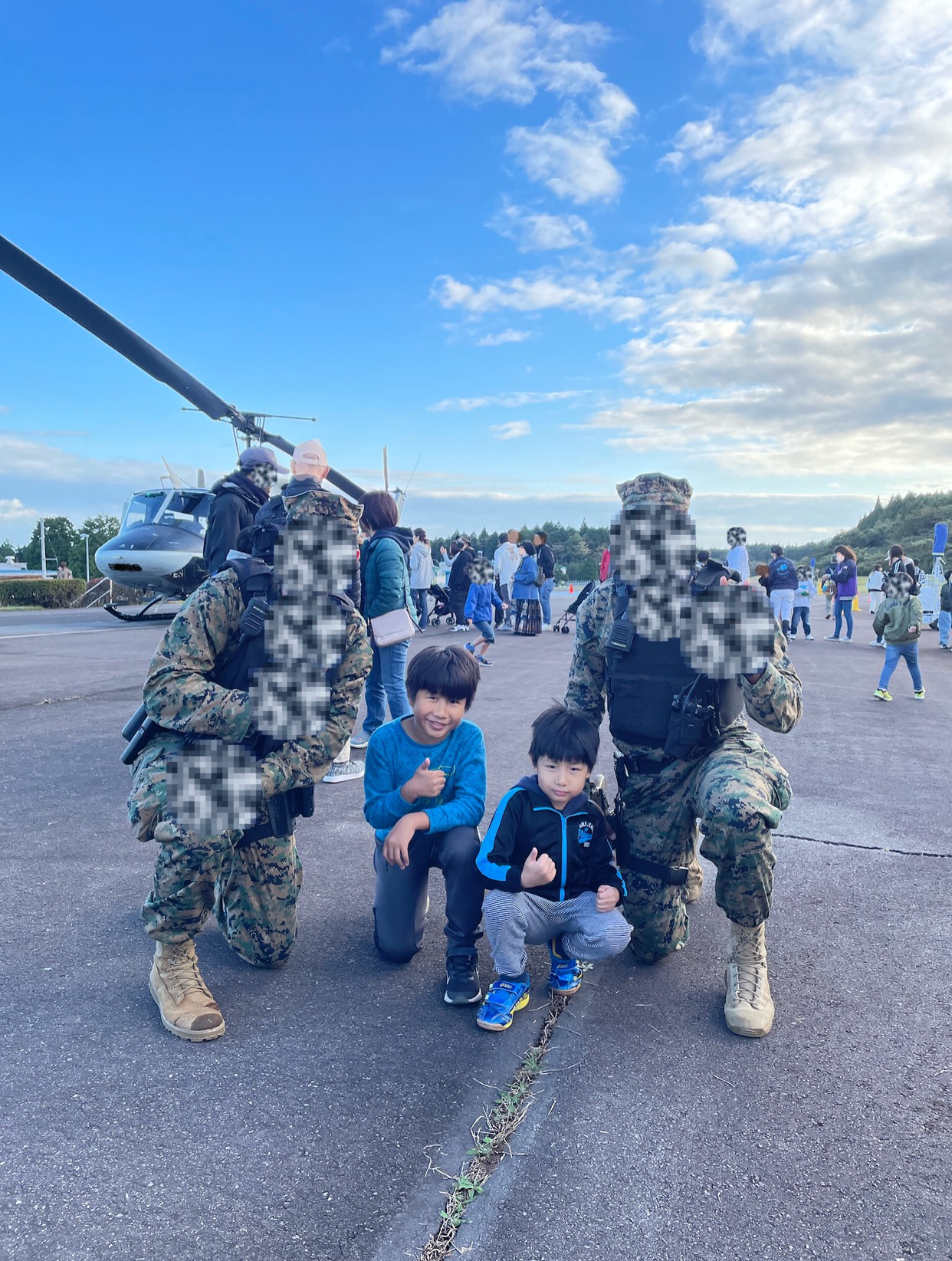 Kids' picture with U.S. Marines