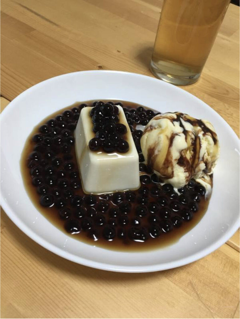 soft tofu vanilla ice cream with tapioca black pearl